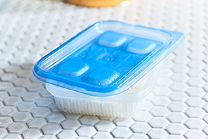 解凍時は、蓋をずらして電子レンジで加熱